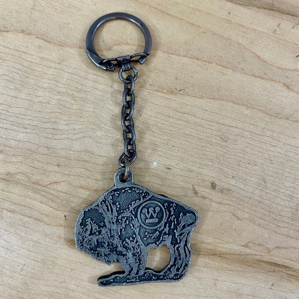 Vintage Pewter Buffalo Keychain South Dakota SD Souvenir Bison Key Ring Fob